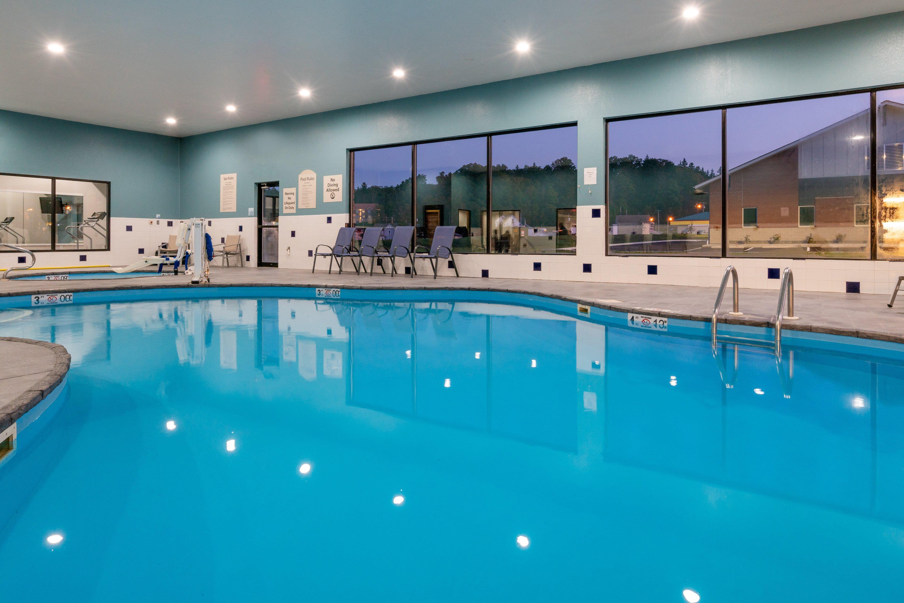 Holiday Inn Express Hotel & Suites Elkins By Ihg Bagian luar foto
