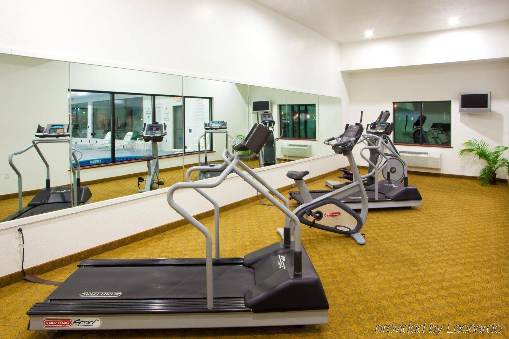 Holiday Inn Express Hotel & Suites Elkins By Ihg Bagian luar foto
